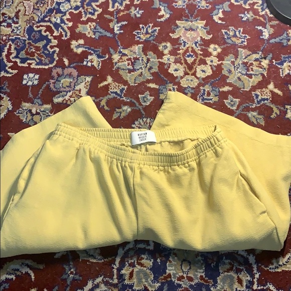 Maryam Nasir Zadeh shorts - Picture 4 of 5
